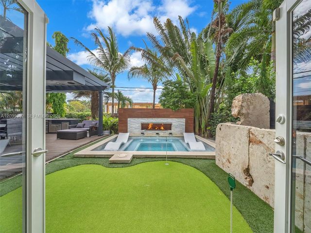 736 NE 17th Way, Fort Lauderdale, FL 33304