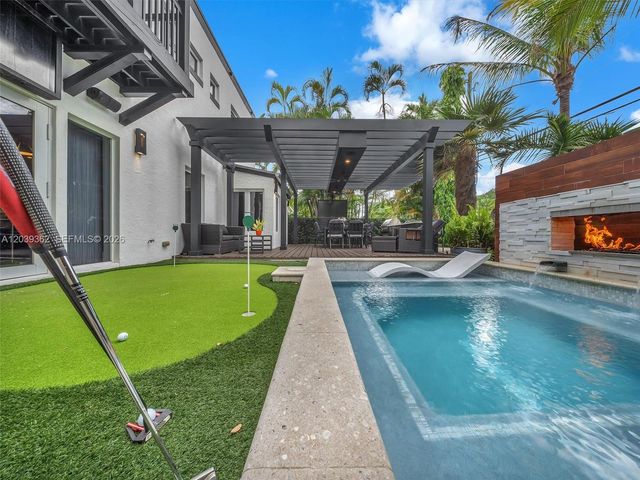 736 NE 17th Way, Fort Lauderdale, FL 33304