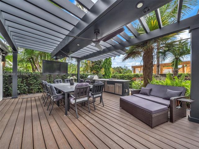 736 NE 17th Way, Fort Lauderdale, FL 33304