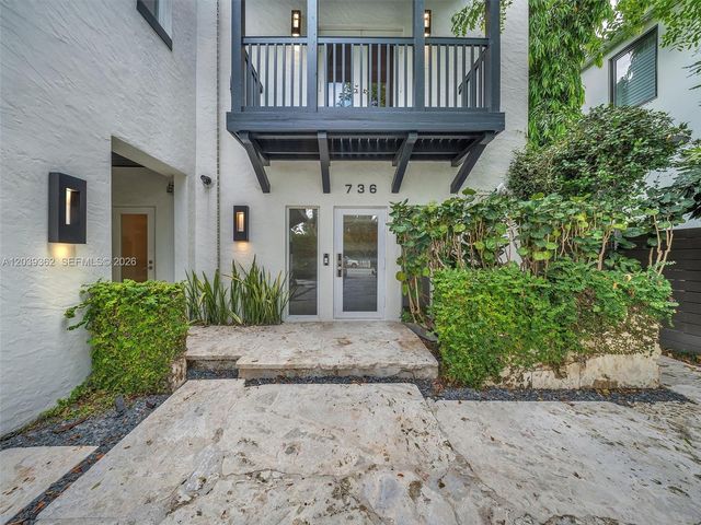 736 NE 17th Way, Fort Lauderdale, FL 33304