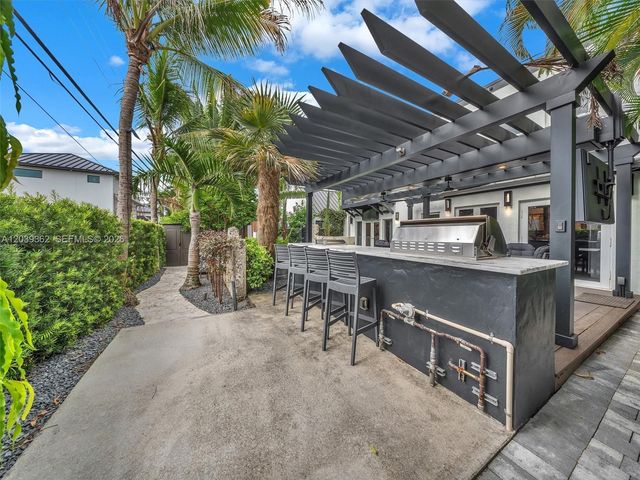 736 NE 17th Way, Fort Lauderdale, FL 33304