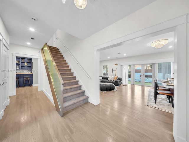 736 NE 17th Way, Fort Lauderdale, FL 33304