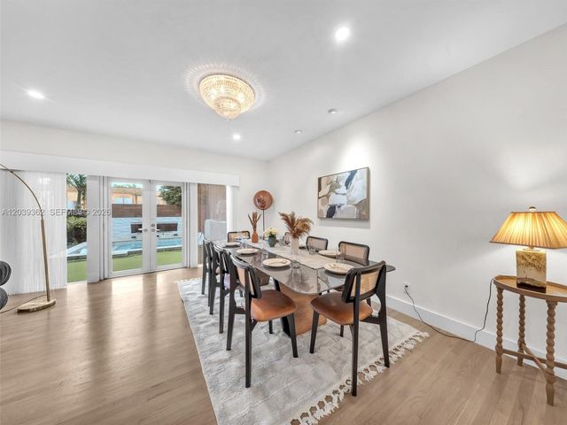 736 NE 17th Way, Fort Lauderdale, FL 33304