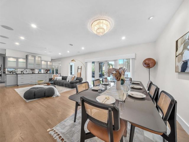 736 NE 17th Way, Fort Lauderdale, FL 33304