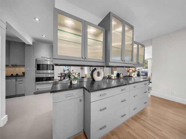 736 NE 17th Way, Fort Lauderdale, FL 33304