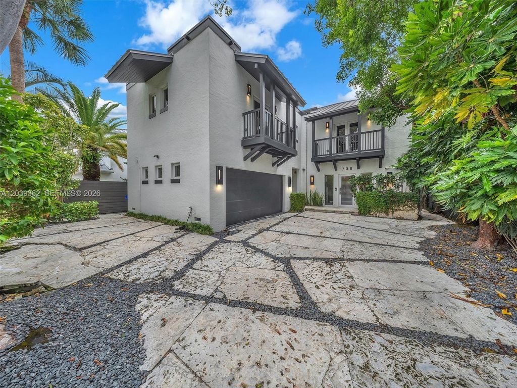 736 NE 17th Way, Fort Lauderdale, FL 33304
