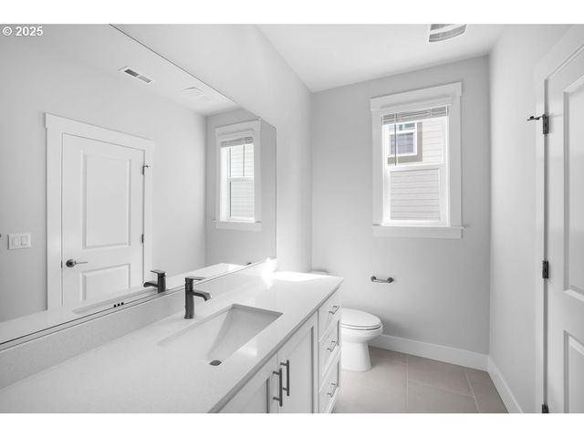 14563 Sw 165TH Ave, Tigard, OR 97224