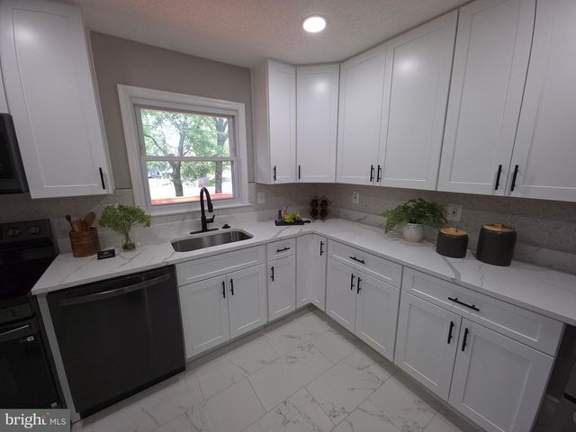 4504 LANTERN PL, Alexandria, VA 22306