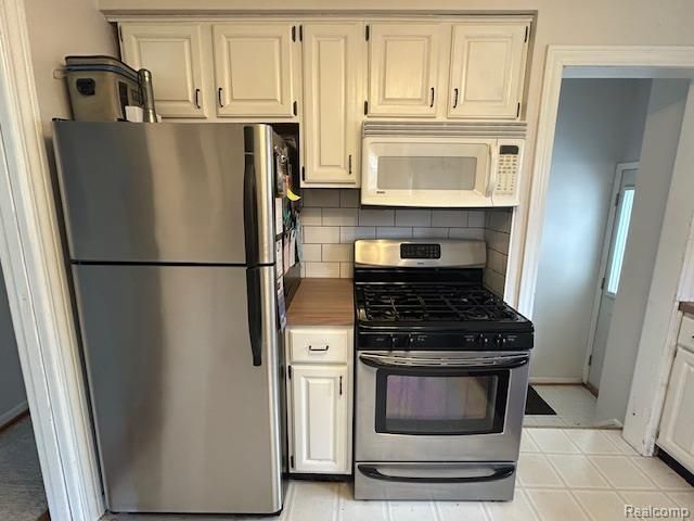 2331 Emeline Street, Trenton, MI 48183