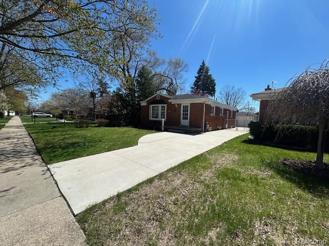 2331 Emeline Street, Trenton, MI 48183