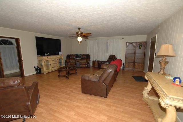 1302 Velma Street, Hattiesburg, MS 39402