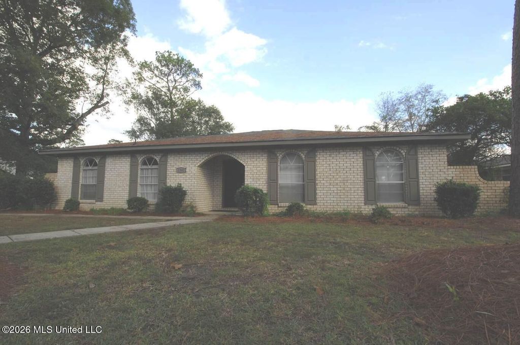 1302 Velma Street, Hattiesburg, MS 39402