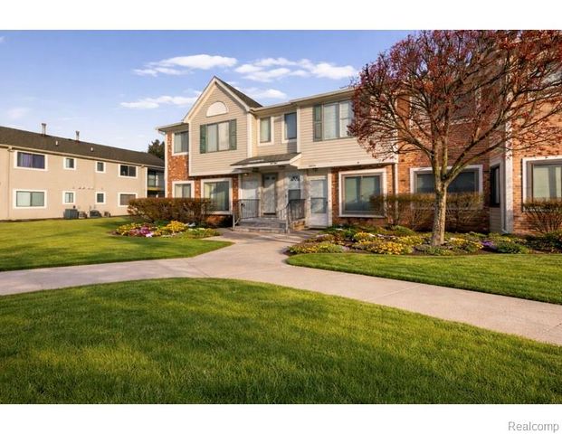 30755 Hidden Pines Lane 25, Roseville, MI 48066