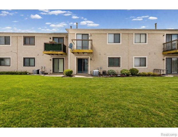 30755 Hidden Pines Lane 25, Roseville, MI 48066