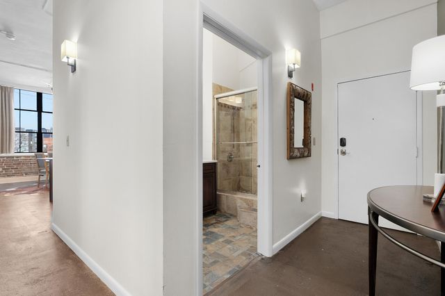 1301 Market St Apt 301, Chattanooga, TN 37402