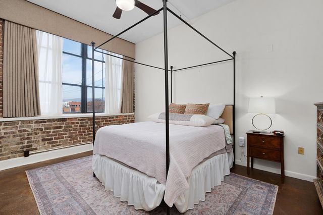 1301 Market St Apt 301, Chattanooga, TN 37402