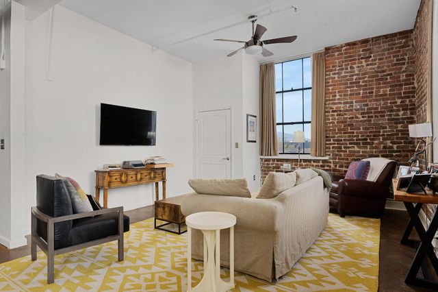 1301 Market St Apt 301, Chattanooga, TN 37402