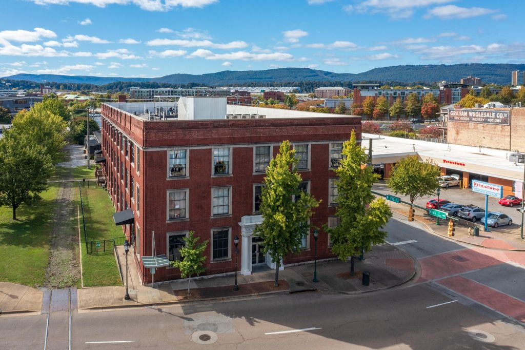 1301 Market St Apt 301, Chattanooga, TN 37402