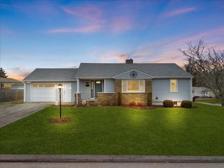 3 O Connell Rd, Tiverton, RI 02878