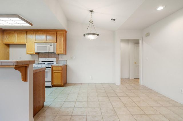 682 Village Dr, Galt, CA 95632