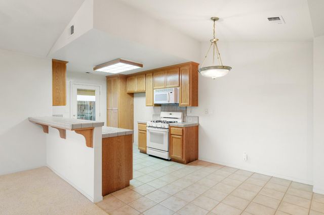 682 Village Dr, Galt, CA 95632