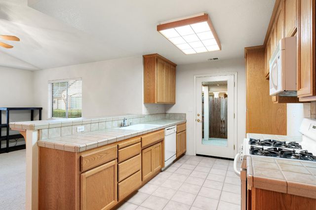 682 Village Dr, Galt, CA 95632