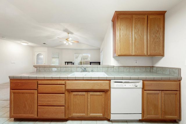 682 Village Dr, Galt, CA 95632