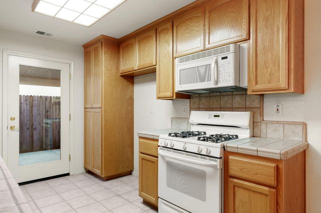 682 Village Dr, Galt, CA 95632