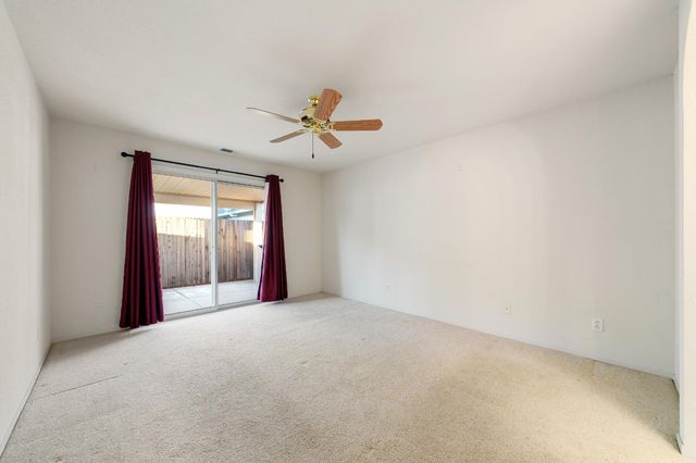 682 Village Dr, Galt, CA 95632