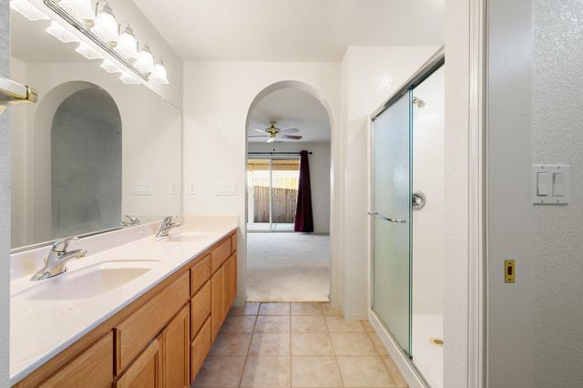 682 Village Dr, Galt, CA 95632