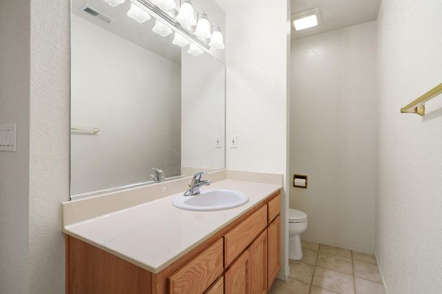 682 Village Dr, Galt, CA 95632