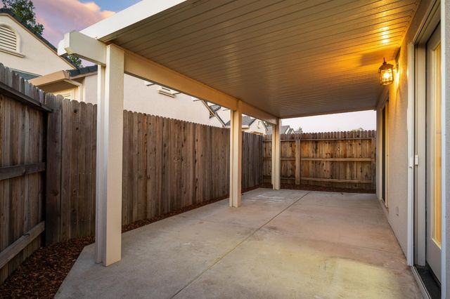 682 Village Dr, Galt, CA 95632