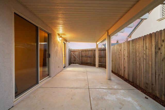 682 Village Dr, Galt, CA 95632