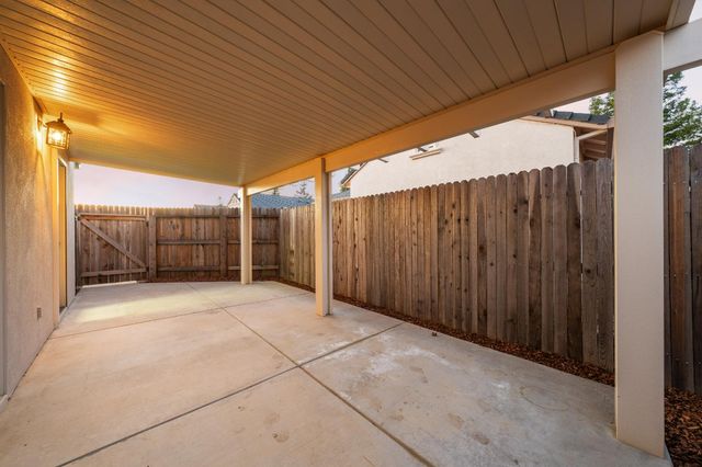 682 Village Dr, Galt, CA 95632