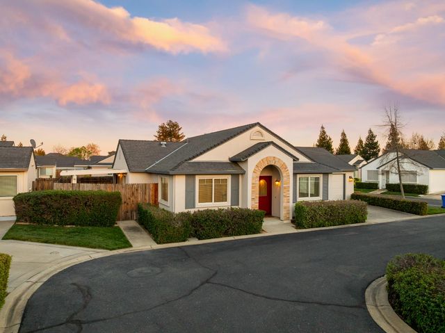 682 Village Dr, Galt, CA 95632