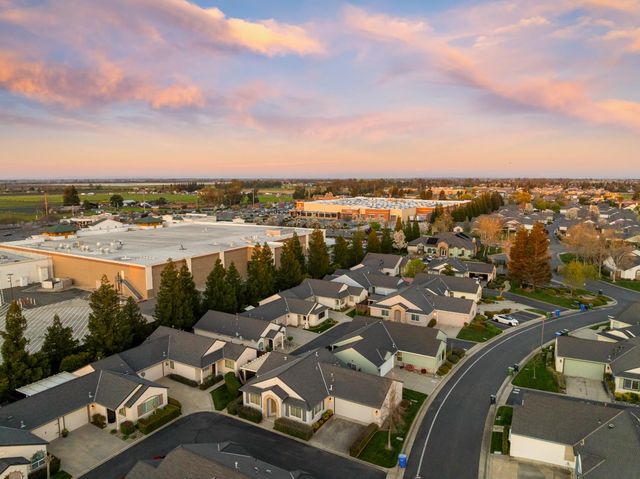 682 Village Dr, Galt, CA 95632