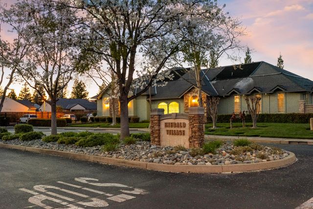 682 Village Dr, Galt, CA 95632