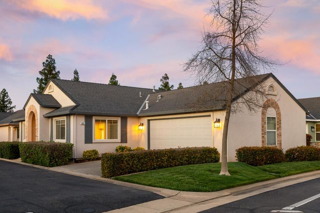 682 Village Dr, Galt, CA 95632