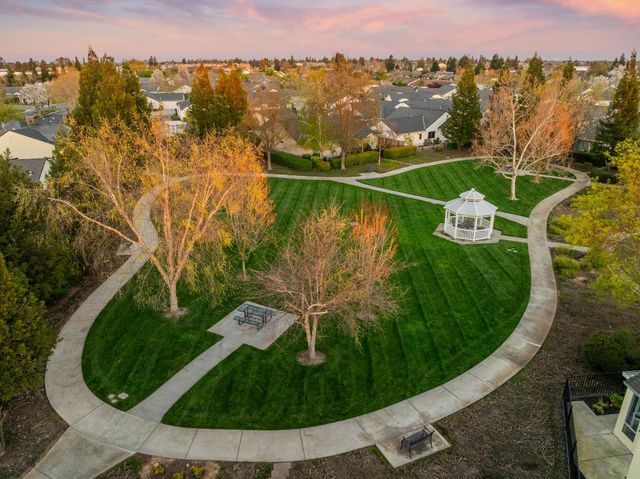 682 Village Dr, Galt, CA 95632