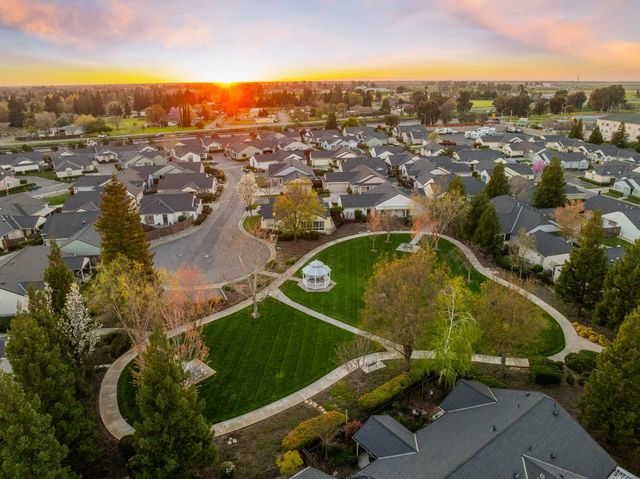 682 Village Dr, Galt, CA 95632