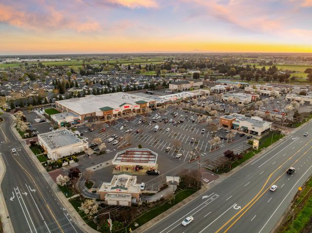 682 Village Dr, Galt, CA 95632