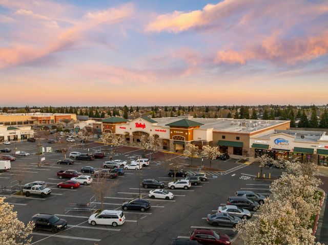 682 Village Dr, Galt, CA 95632