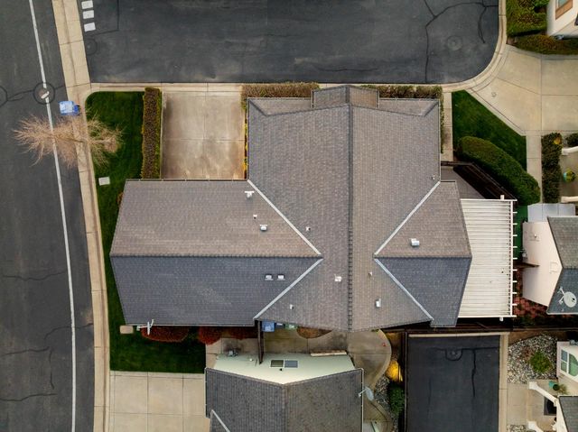 682 Village Dr, Galt, CA 95632