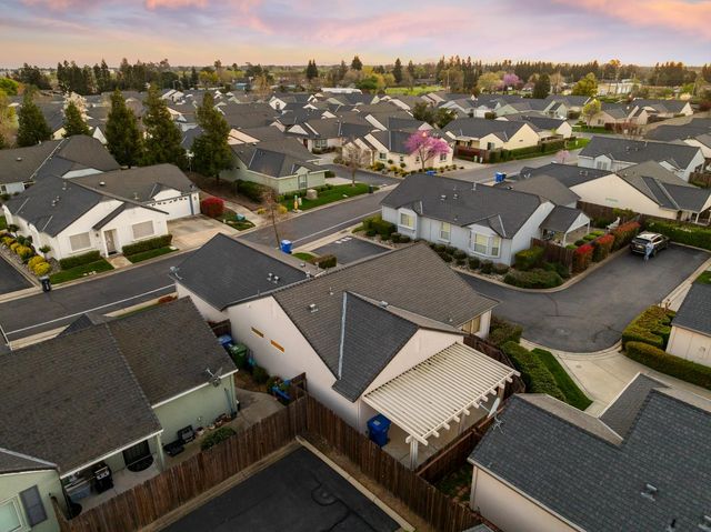 682 Village Dr, Galt, CA 95632