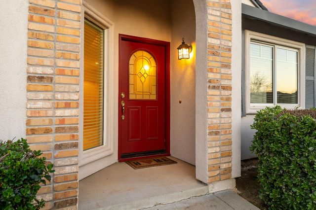 682 Village Dr, Galt, CA 95632