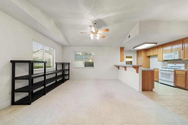 682 Village Dr, Galt, CA 95632