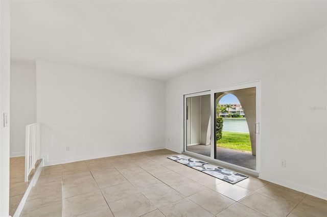 552 PLAZA SEVILLE COURT 97, Treasure Island, FL 33706