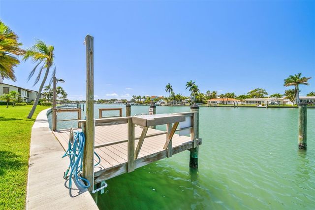 552 PLAZA SEVILLE COURT 97, Treasure Island, FL 33706