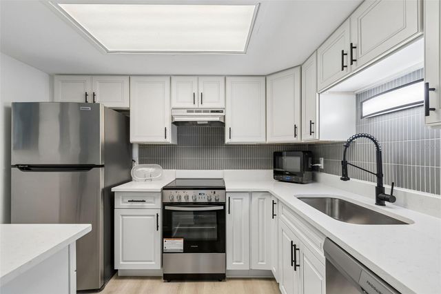 552 PLAZA SEVILLE COURT 97, Treasure Island, FL 33706