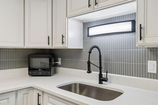 552 PLAZA SEVILLE COURT 97, Treasure Island, FL 33706